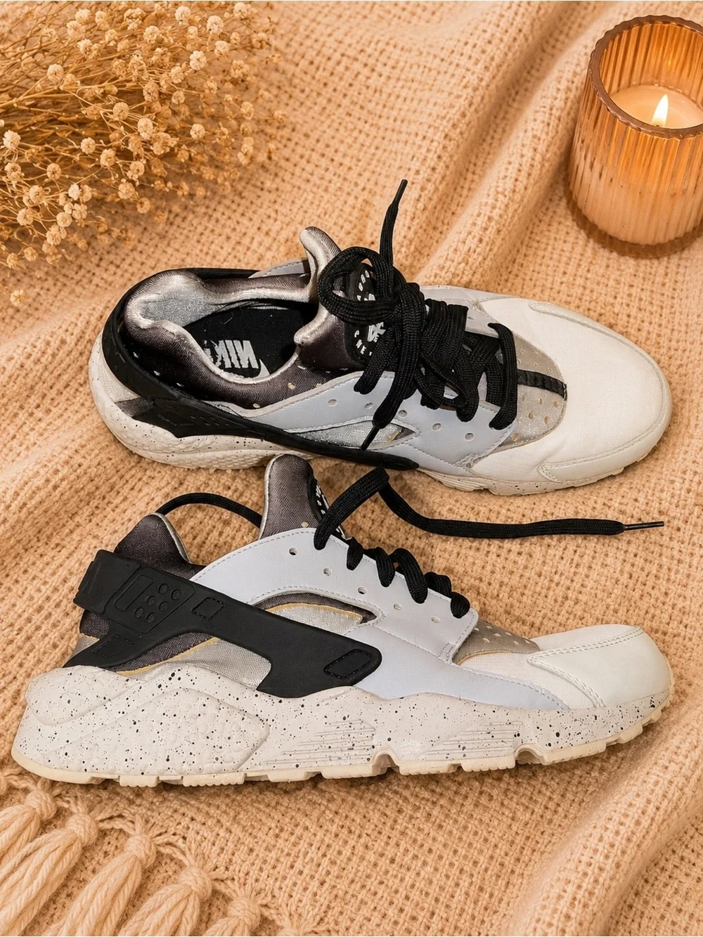 Nike Huaraches Women’s Sneakers in White and Black